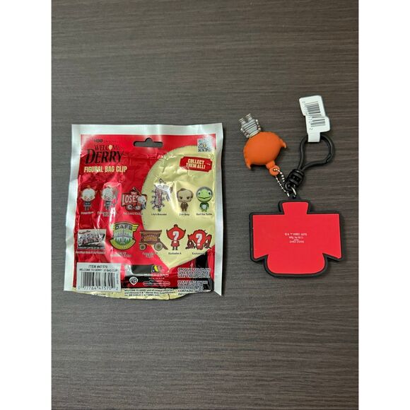 IT Welcome To Derry Figural Bag Clip Keychain - The Loser Badge - Picture 2 of 2